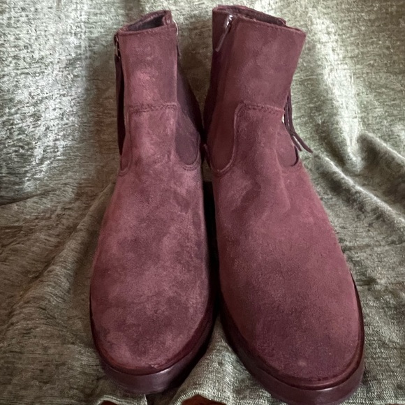 Never worn chocolate suede Clark’s boots - Picture 4 of 4